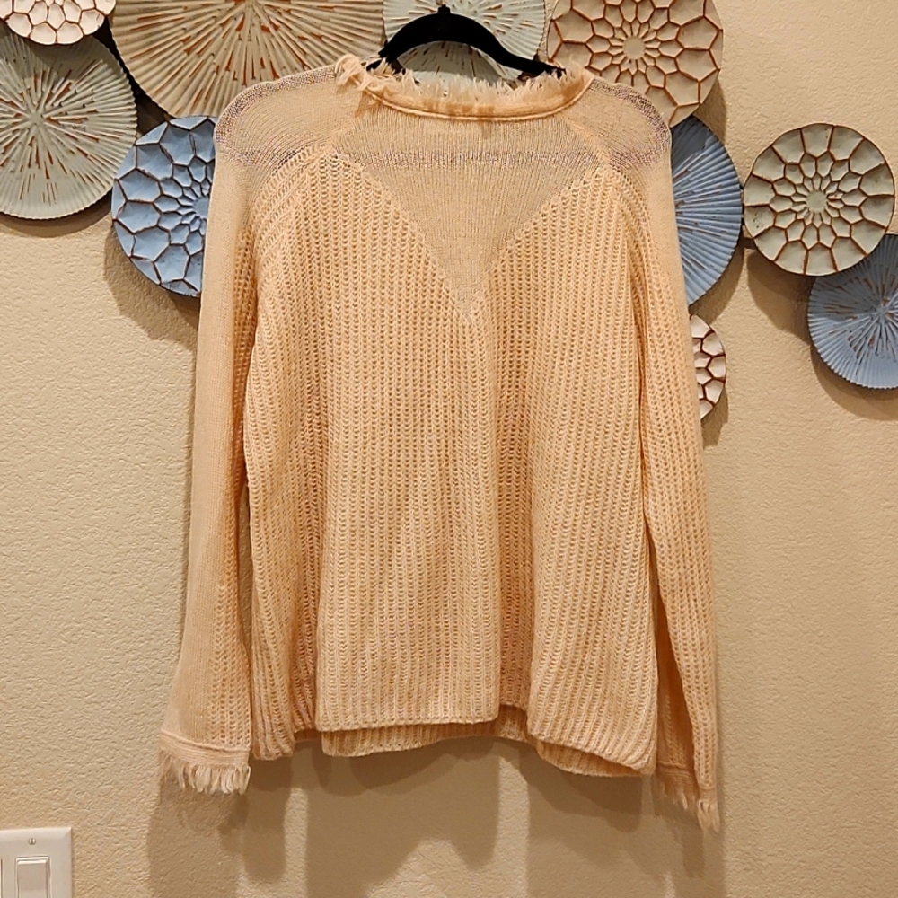 LIGHTWEIGHT SOFT SWEATER size Large Cream